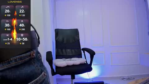 Snapshot of isaac_miler chatting on November 17, 2025, 8:25 pm isaac online show from November 17, 2025, 8:25 pm