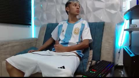 Snapshot of isaac_tan chatting on September 8, 2025, 11:15 pm Isaac tan online show from September 8, 2025, 11:15 pm