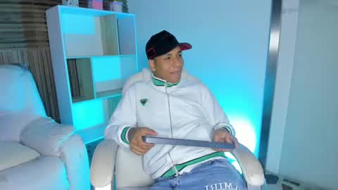 IsaacBlack  online show from September 18, 2025, 4:25 am