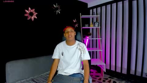 IsaacBlack  online show from October 16, 2025, 5:19 am