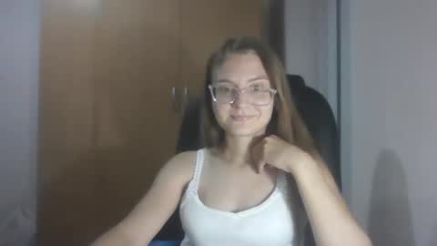 isabel_loveee online show from September 15, 2025, 6:52 pm