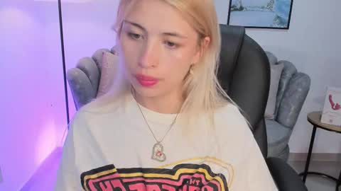 isabela romano online show from October 18, 2025, 11:33 am