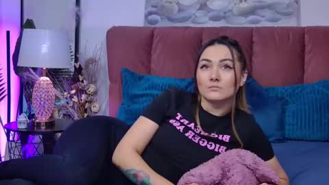 Isa online show from February 12, 2025, 7:13 am