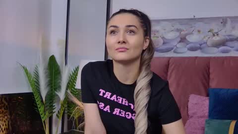 Isa online show from February 21, 2025, 5:31 pm