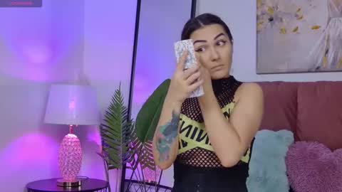 Isa online show from November 13, 2025, 8:13 am