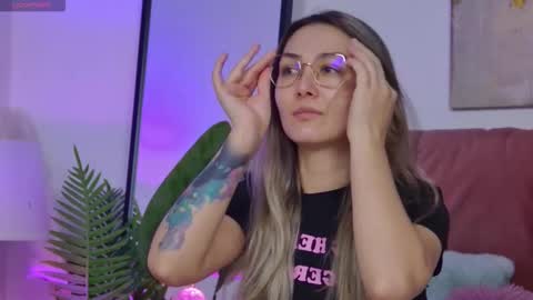 Isa online show from November 14, 2025, 6:34 am