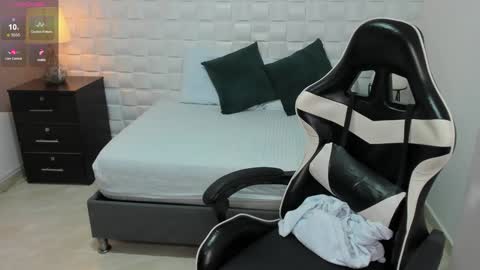 Isabel florez online show from December 3, 2024, 6:17 pm