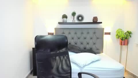 Isabel florez online show from January 15, 2025, 6:08 pm