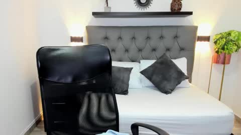 Isabel florez online show from February 26, 2025, 12:03 pm