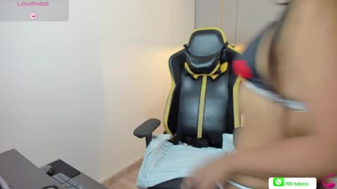 Isabel florez online show from April 21, 2026, 2:04 am