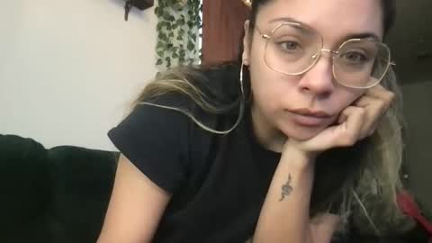 isabellaelizabeth online show from April 19, 2026, 7:05 pm