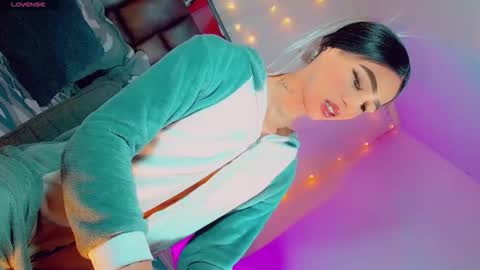 isabellagirs online show from January 19, 2026, 2:59 am