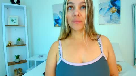 Isabella  online show from April 6, 2026, 1:12 pm