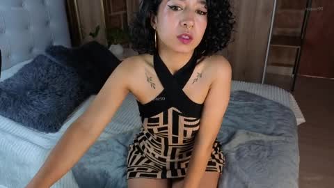 Isabela Paz online show from April 10, 2026, 12:10 pm