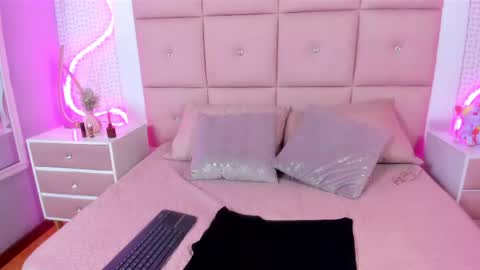 Isabel  online show from May 14, 2026, 12:23 pm