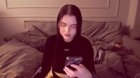 Snapshot of isabellaprincess21 chatting on November 12, 2025, 9:47 pm Isabella online show from November 12, 2025, 9:47 pm