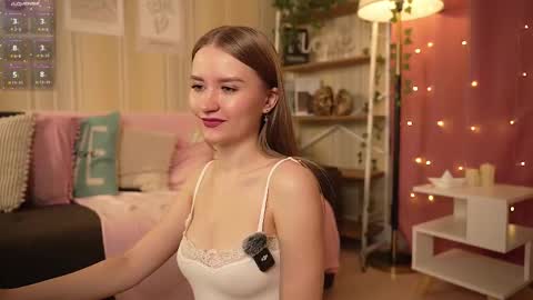 Snapshot of isabellatorrance chatting on October 6, 2025, 4:32 am Bella online show from October 6, 2025, 4:32 am