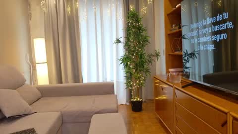 isabellauribe online show from May 2, 2026, 12:54 pm