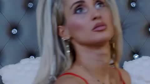 IsabelleEthan online show from February 11, 2025, 6:51 am