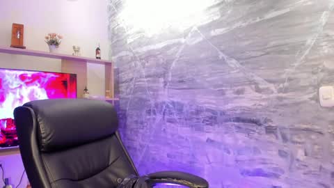 Isa online show from December 19, 2024, 4:13 am