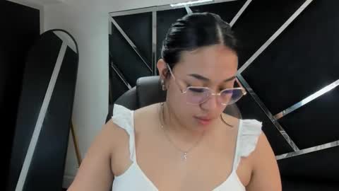 isabellrodriguez18 online show from November 18, 2025, 3:56 am