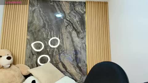 ISADORA online show from April 18, 2026, 11:47 am