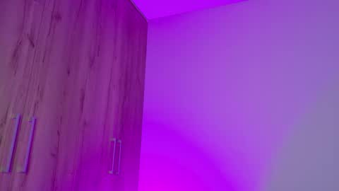 Isabella Hilton online show from March 12, 2026, 11:16 am