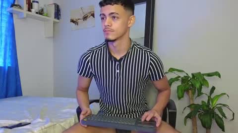 Snapshot of isaiashunt_ chatting on December 3, 2024, 3:11 pm isais hunt online show from December 3, 2024, 3:11 pm