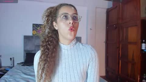 Snapshot of isangel_ chatting on September 17, 2025, 3:52 am Isabela  online show from September 17, 2025, 3:52 am