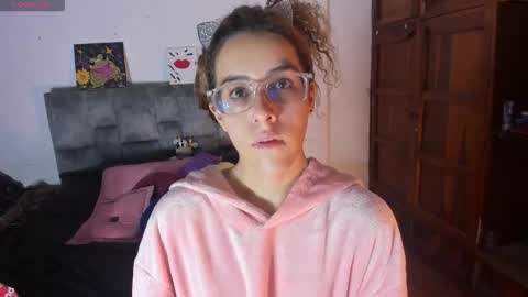 Snapshot of isangel_ chatting on October 3, 2025, 7:05 am Isabela  online show from October 3, 2025, 7:05 am
