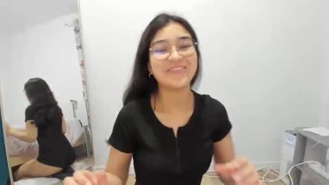 Isa Suarez online show from March 3, 2026, 7:42 pm