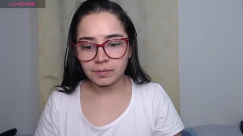 Snapshot of isemma chatting on December 12, 2024, 3:43 am Emma online show from December 12, 2024, 3:43 am