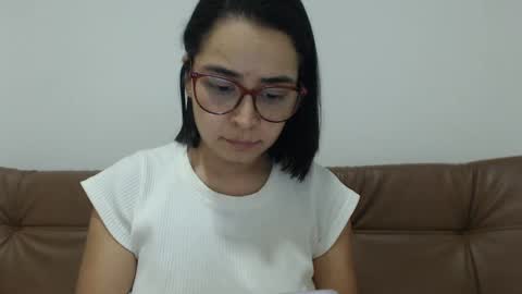 Snapshot of isemma chatting on October 30, 2025, 3:41 am Emma online show from October 30, 2025, 3:41 am