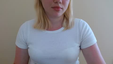 Snapshot of isla00 chatting on June 27, 2026, 6:07 am Isla online show from June 27, 2026, 6:07 am