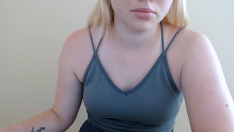 Snapshot of isla00 chatting on July 2, 2026, 6:08 am Isla online show from July 2, 2026, 6:08 am