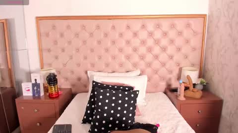 Vanessa online show from March 8, 2025, 5:33 pm