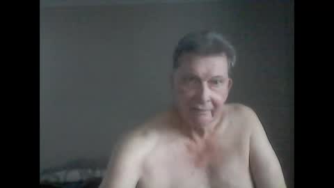 island625103 online show from February 12, 2025, 9:33 pm