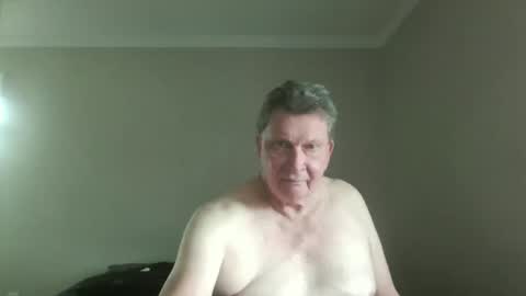 island625103 online show from September 12, 2025, 8:31 pm