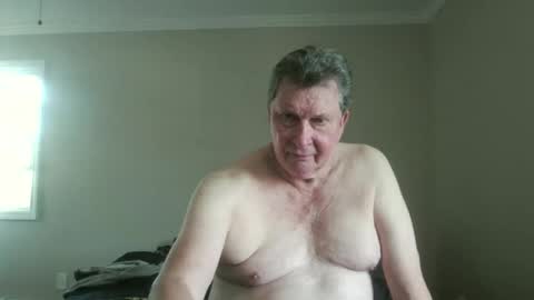 island625103 online show from September 23, 2025, 5:38 pm