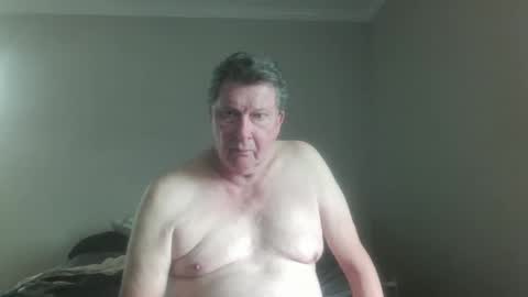 island625103 online show from September 29, 2025, 5:18 pm