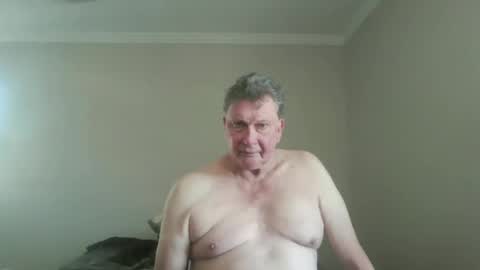 island625103 online show from October 6, 2025, 6:16 pm