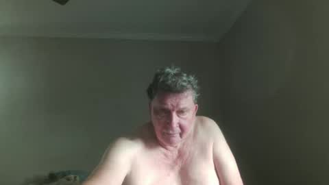 island625103 online show from October 20, 2025, 4:29 pm