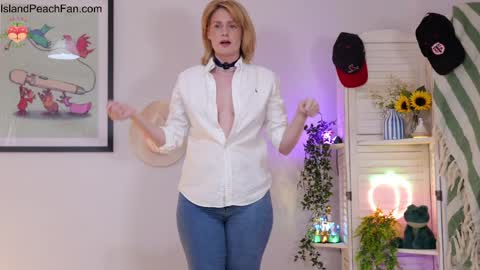 Lou  Peaches online show from April 9, 2026, 8:14 pm