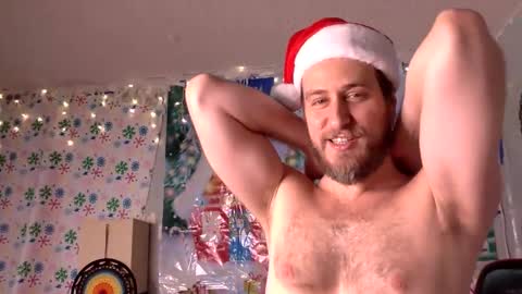 Snapshot of islanddudehawaii chatting on December 18, 2025, 12:27 am IslandDudeHawaii online show from December 18, 2025, 12:27 am