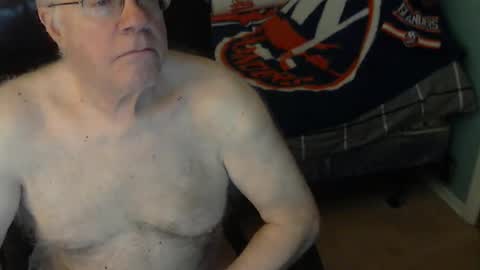islesman22 online show from May 5, 2026, 9:17 am