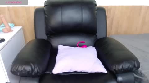 issa_km online show from March 1, 2025, 11:15 pm