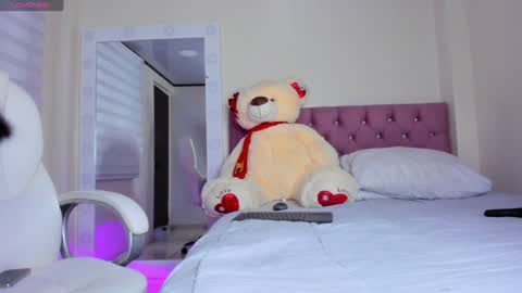 Isa  online show from January 26, 2025, 10:12 am