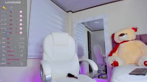 Isa  online show from February 22, 2025, 8:18 am