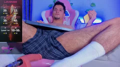 Snapshot of issac_james chatting on January 3, 2025, 4:55 am Issac online show from January 3, 2025, 4:55 am