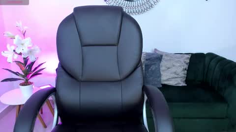 issi_loren online show from February 26, 2026, 8:52 pm